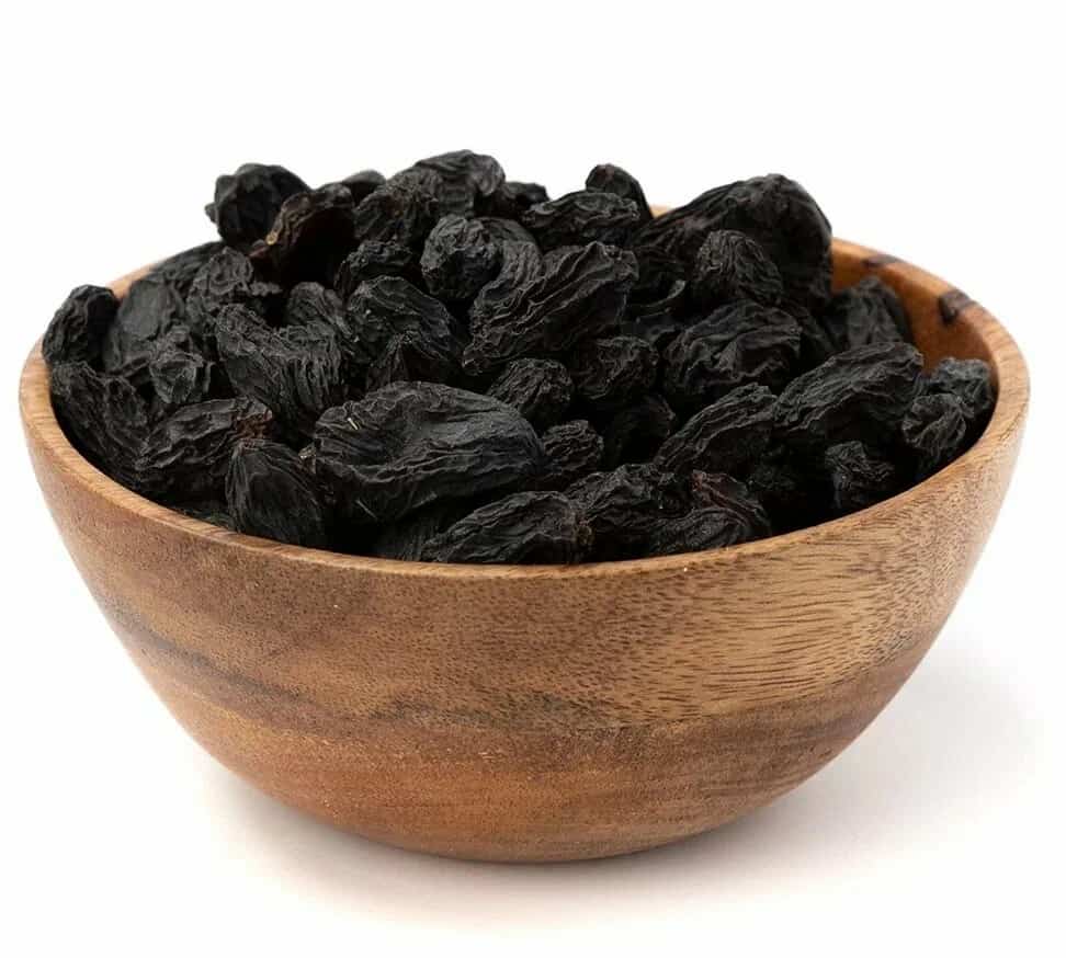 مویز انگور سیاه تازه با بافت گوشتی و شیرینی دلپذیر